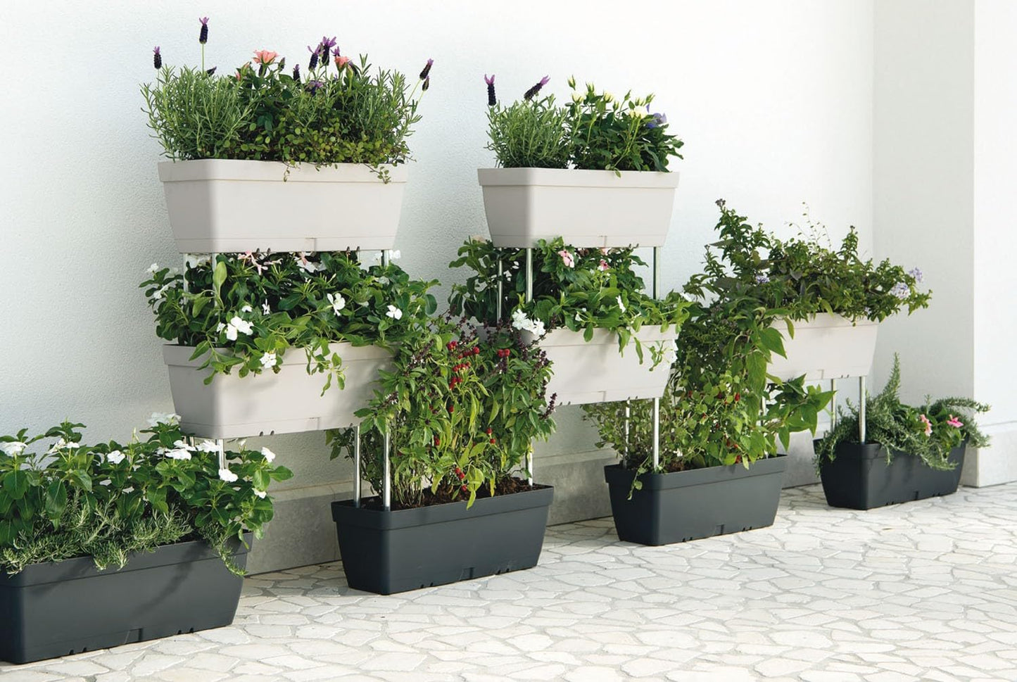 Set Di 3 Fioriere 50x 17cm Grigio Cemento In Plastica Componibili E Impilabili, Con Riserva D'acqua, Con Aste Di Assemblaggio Incluse